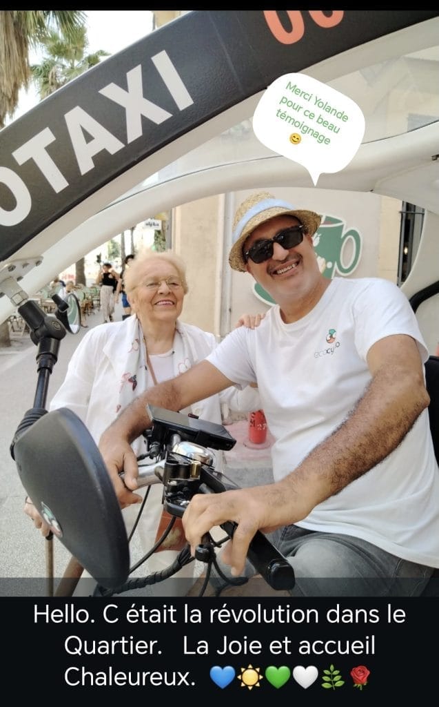 transport de passagers à vélo dans une rue urbaine